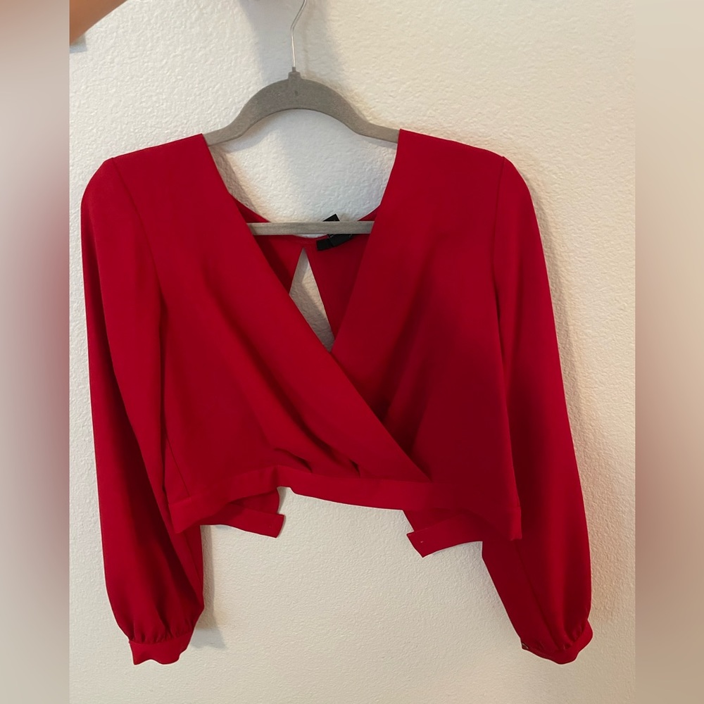 Women’s red long sleeve crop top